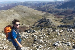 Alessio a scendere dalla vetta del Serra