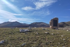 Con la Stele di Giovanni Paolo II