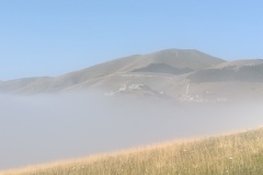 Tra le nebbie di Castelluccio