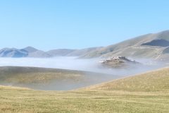 Marea di nebbia sopra Castelluccio