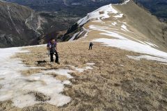 Giovanni salendo la cresta Ovest verso la Priora