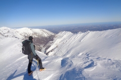 Daniele rivolto verso la valle