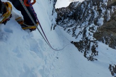 Daniele salendo nel mezzo del canale