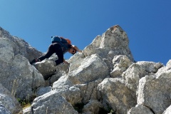 Alessio su facili roccette