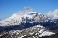 Vettore tra le nubi e vento