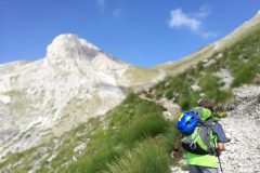 Alessio salendo dal vallone di Vradda