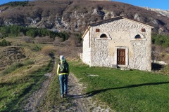 La caratteristica chiesetta all'inizio del sentiero