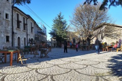 L'allegria nella piazzetta di Roccacaramanico