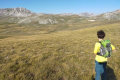Alessio ad osservare le altre cime del PNALM