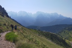 Salendo al lago Lambin