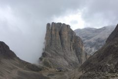 Le Torri tra le nebbie dal rifugio Re Alberto