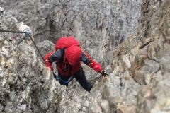 Daniele alle prese con il tratto incastonato della ferrata Santner