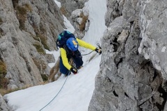 Alessio dentro la strettoia (ghiaccio buono)