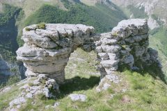 Arco dei Grottoni (Tempio della Sibilla)