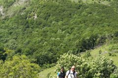 Stefano e Nonno Palmarino tra il verde dei Sibillini