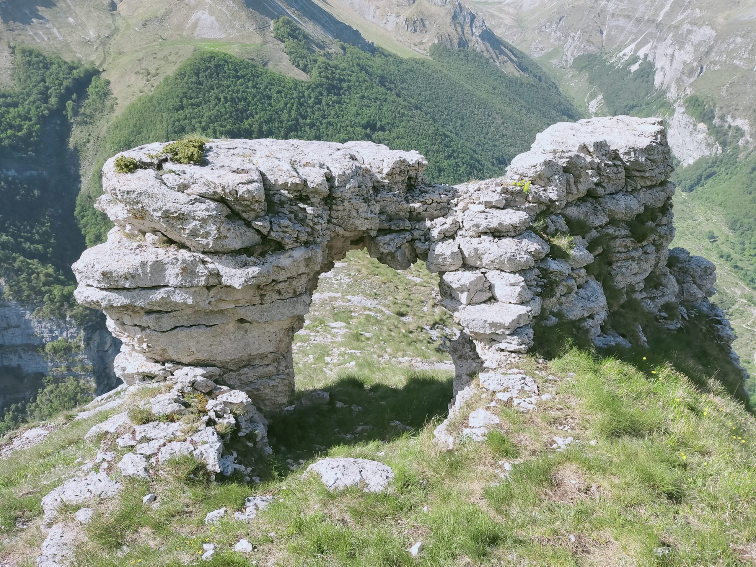 Arco dei Grottoni (Tempio della Sibilla)